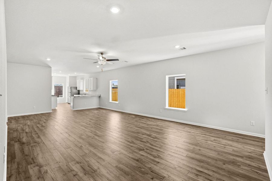 Spacious, unfurnished interior of a new home in Sweetwater Ridge, Conroe (Image 14). Spacious, unfurnished interior of a new home in Sweetwater Ridge, Conroe (Image 14).