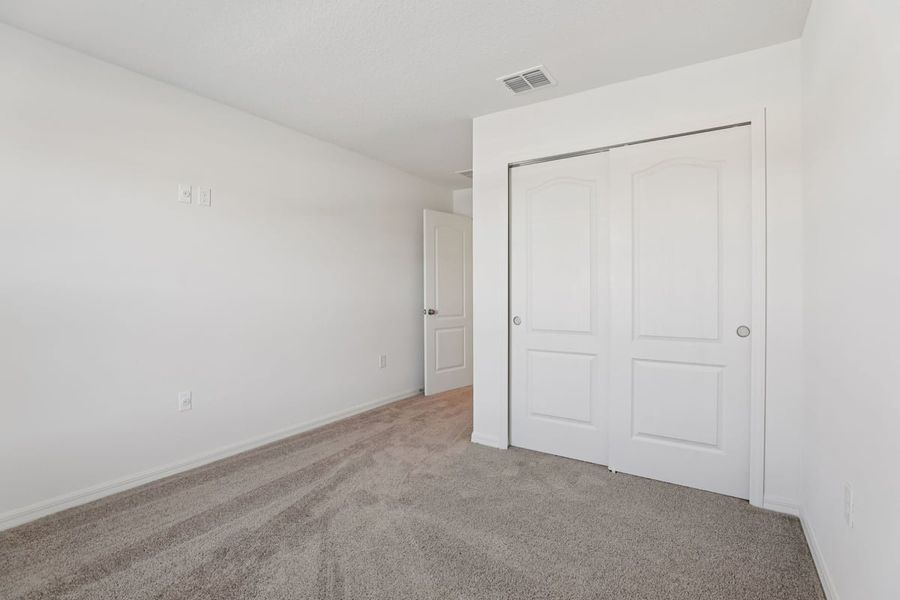 Spacious, unfurnished interior of a new home in Robins Run, Lake Wales (Image 26).