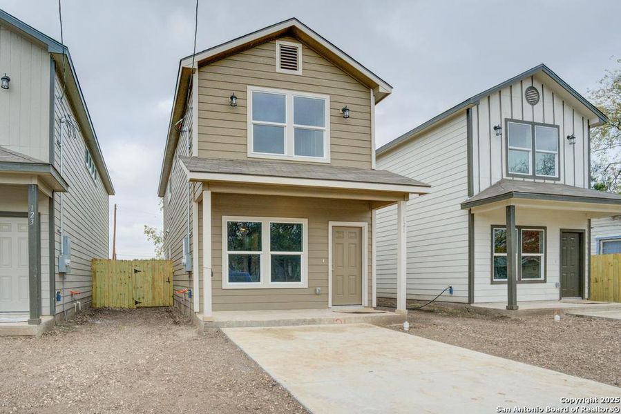 Exterior details and patio area of a home in , San Antonio (Image 19).