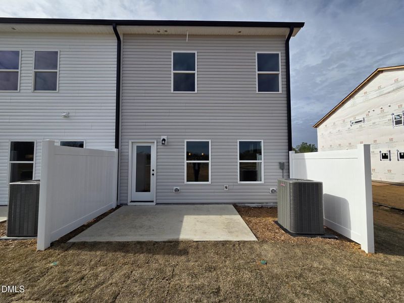 Private Backyard/End Unit Private Backyard/End Unit