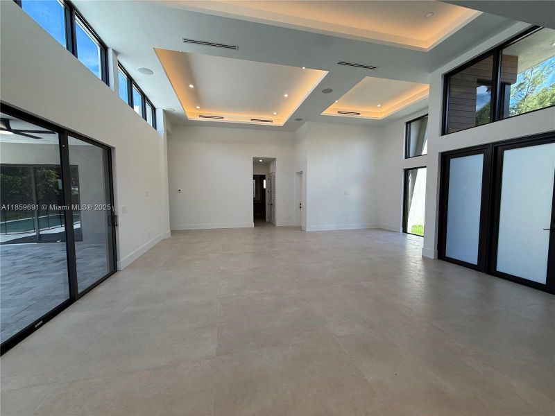 Spacious, unfurnished interior of a new home in , Miami (Image 44).