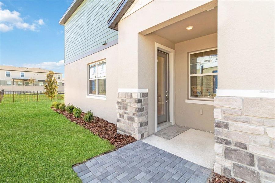 Exterior details and patio area of a home in Magnolia Reserve, Ocoee (Image 3).