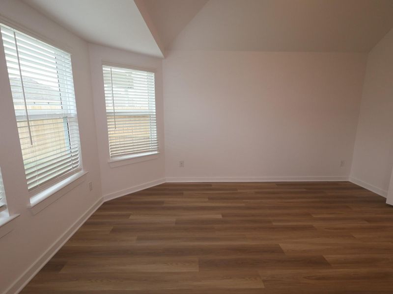 Spacious, unfurnished interior of a new home in Miller's Pond, Rosenberg (Image 34).