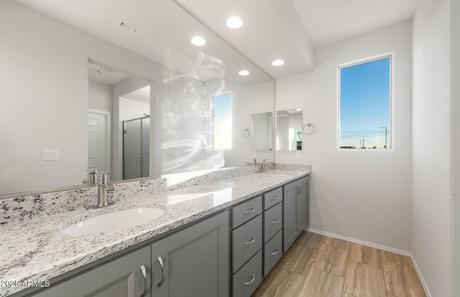 Owner's Bathroom Owner's Bathroom