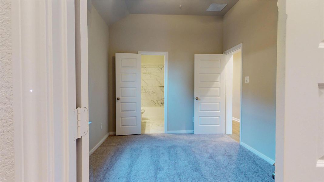 Spacious, unfurnished interior of a new home in , Willis (Image 13).