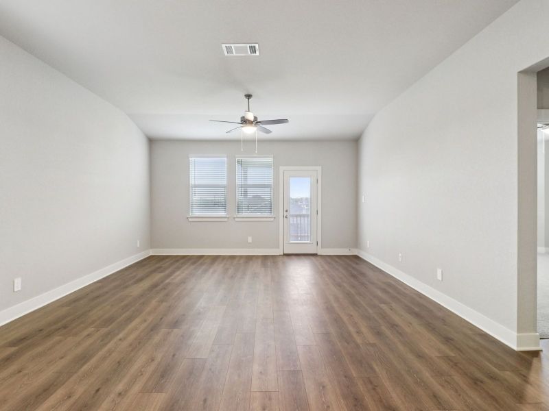 Spacious, unfurnished interior of a new home in Sagebrooke - Premier Series, San Antonio (Image 24).