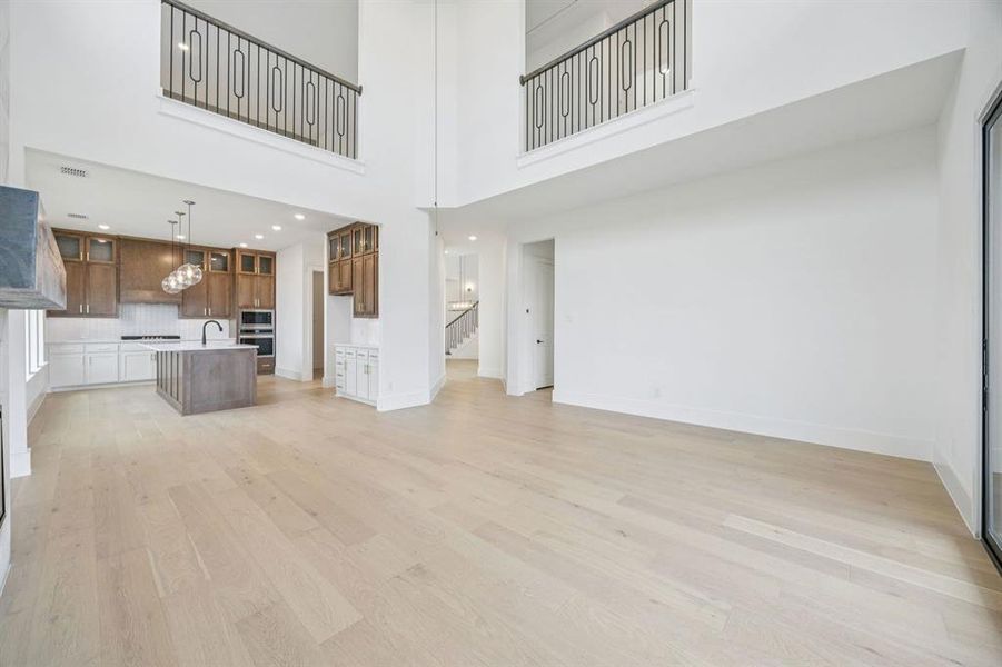 Spacious, unfurnished interior of a new home in Rio Vista at Kelly Ranch, Aledo (Image 9).