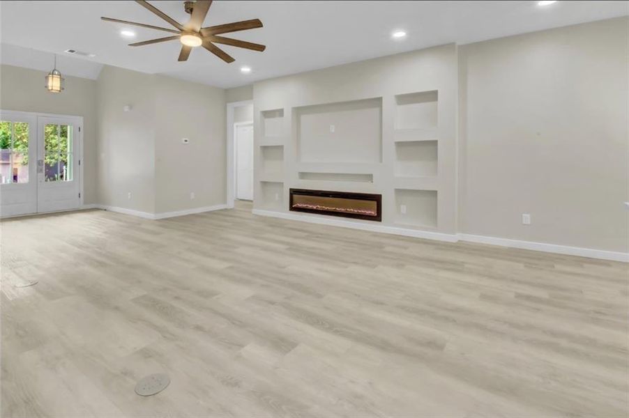 Spacious, unfurnished interior of a new home in , Stockbridge (Image 13).