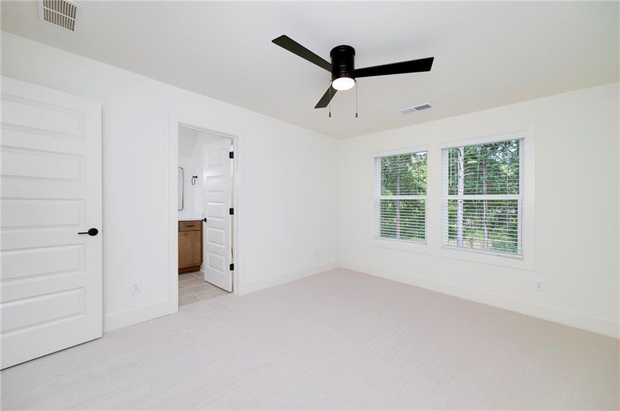 Spacious, unfurnished interior of a new home in , Gainesville (Image 25).