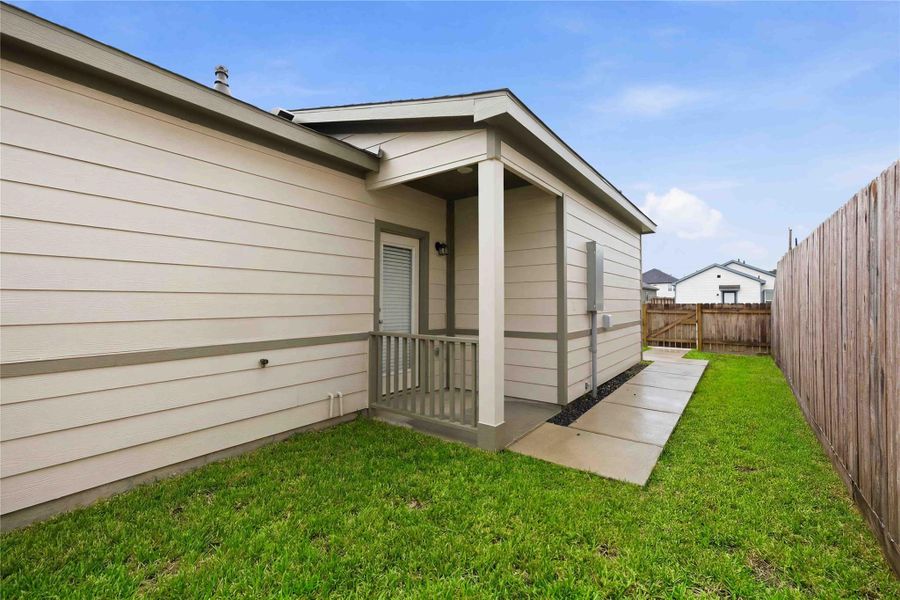 Exterior details and patio area of a home in , Houston (Image 20).