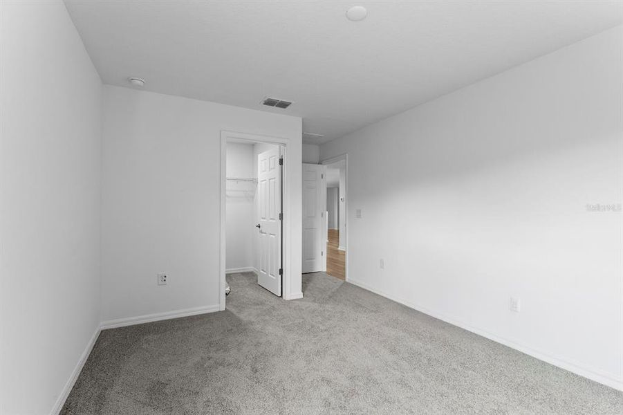 Spacious, unfurnished interior of a new home in , Tampa (Image 22).