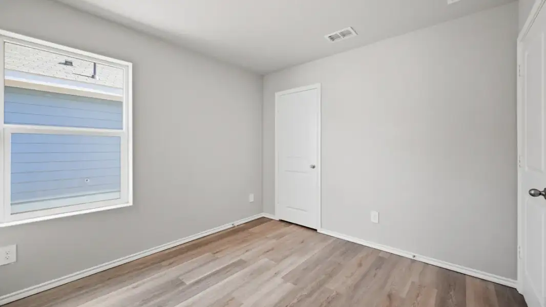 Representative unfurnished interior of a home built from the Estero by D.R. Horton in Ponder Farms, Ponder (Image 29).