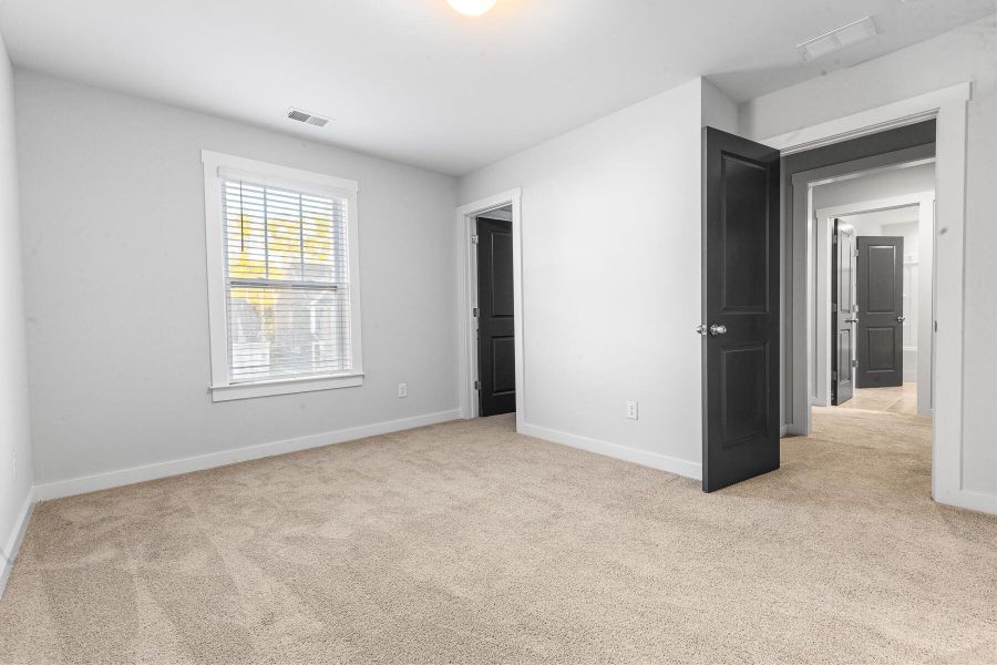 Spacious, unfurnished interior of a new home in , Summerville (Image 39).