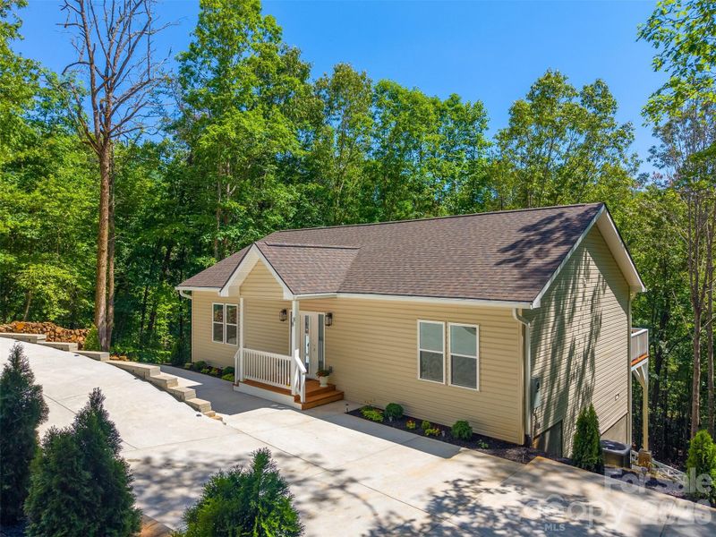 Exterior details and patio area of a home in , Franklin (Image 19).