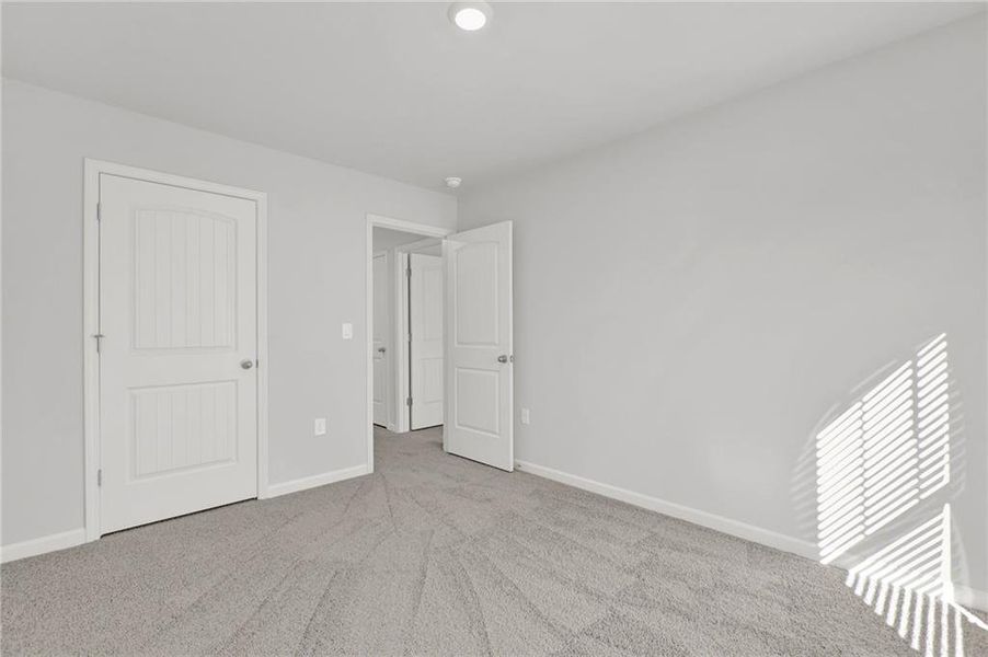 Spacious, unfurnished interior of a new home in , Jasper (Image 13).