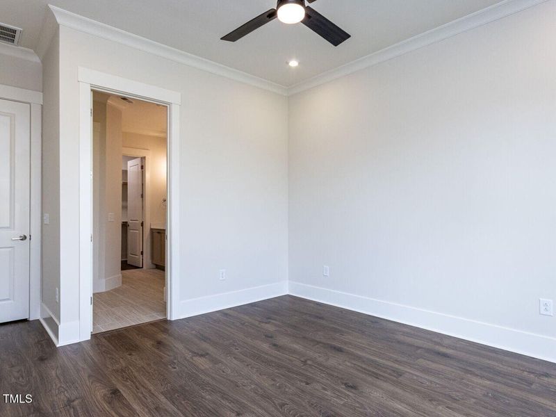 018-1280x960-primary-bedroom 018-1280x960-primary-bedroom