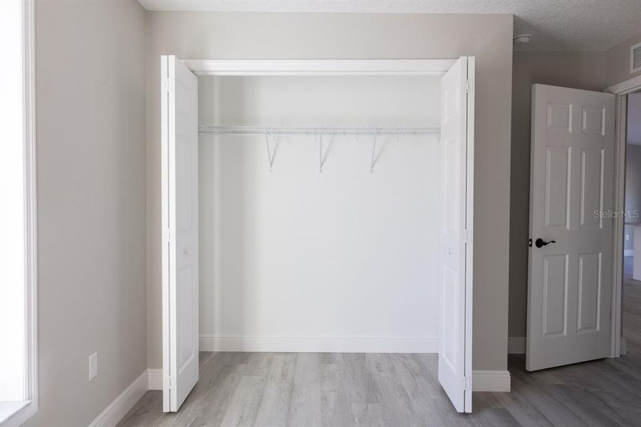 Spacious, unfurnished interior of a new home in , Citrus Springs (Image 19).