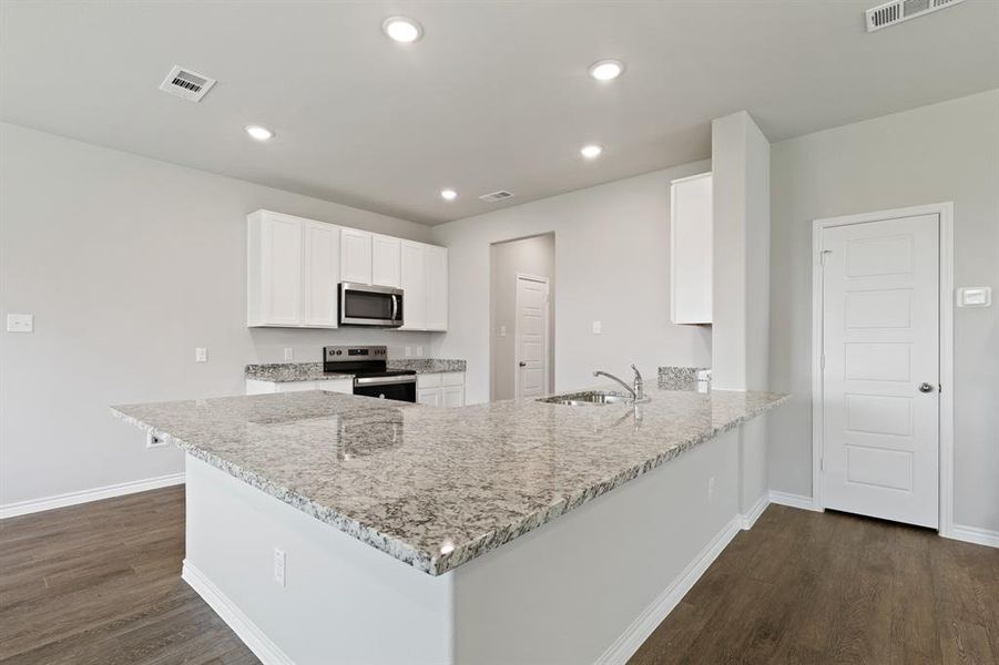 Furnished interior view inside a new home in Deer Creek, Fort Worth (Image 9). Furnished interior view inside a new home in Deer Creek, Fort Worth (Image 9).