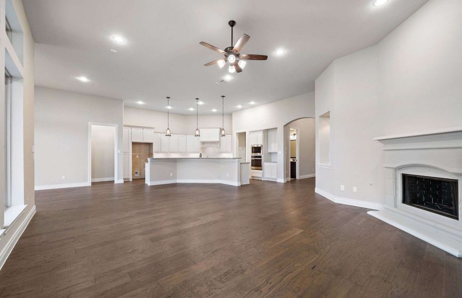 Representative unfurnished interior of a home built from the 3326 by Ravenna Homes in Cross Creek West, Fulshear (Image 46).