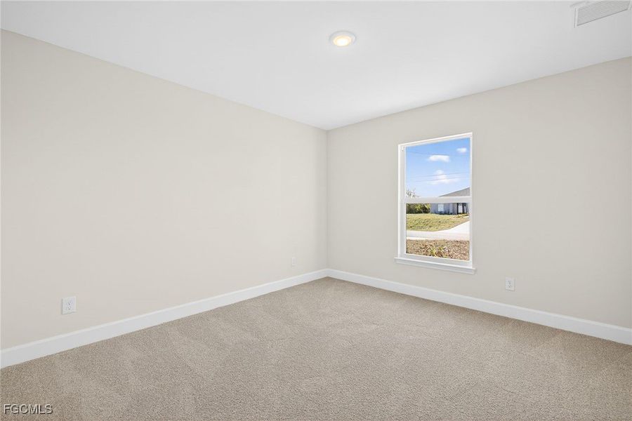 Spacious, unfurnished interior of a new home in Cape Coral, Cape Coral (Image 31).