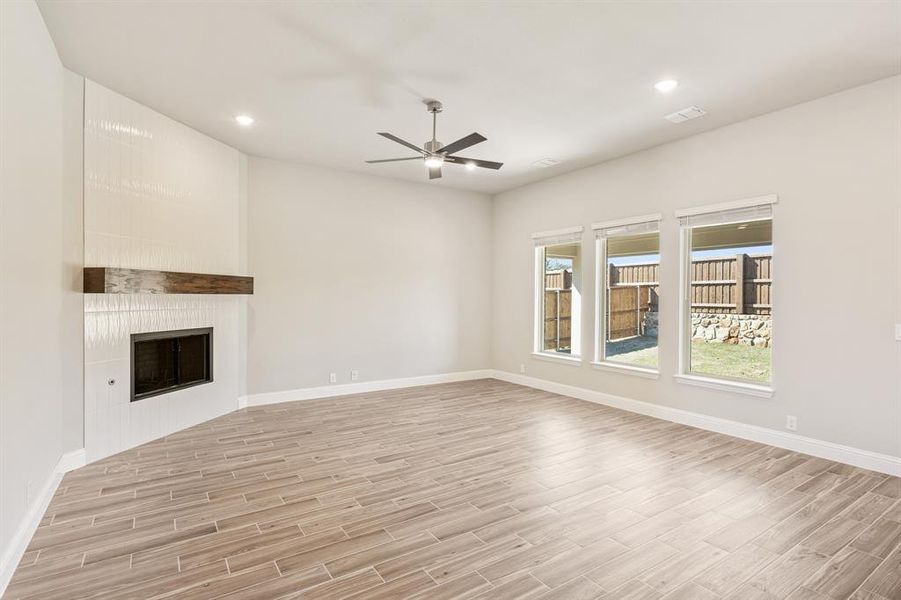 Spacious, unfurnished interior of a new home in Somerset, Venus (Image 21).