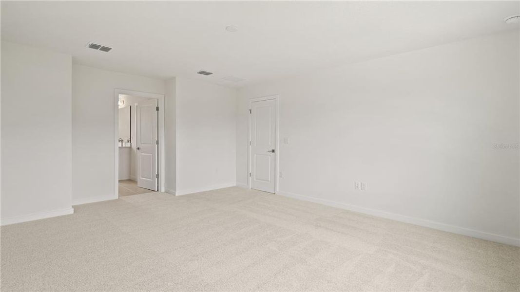 Spacious, unfurnished interior of a new home in Willowbrook North, Winter Haven (Image 41).