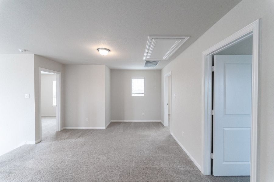 Spacious, unfurnished interior of a new home in Hannah Heights, Seguin (Image 13).