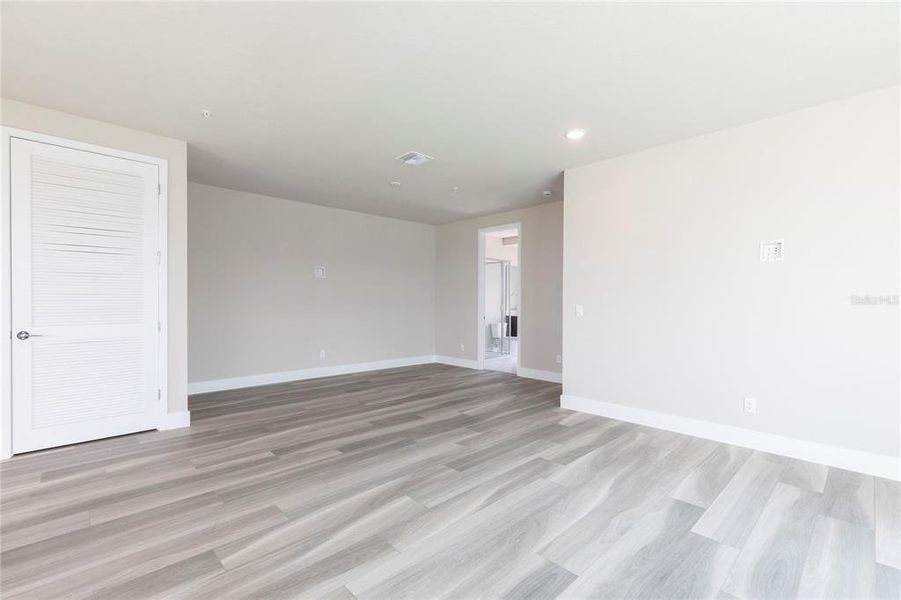 Spacious, unfurnished interior of a new home in , Reunion (Image 17). Spacious, unfurnished interior of a new home in , Reunion (Image 17).
