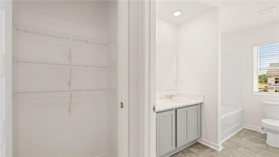 Spacious, unfurnished interior of a new home in Fox Crossing, Griffin (Image 36).