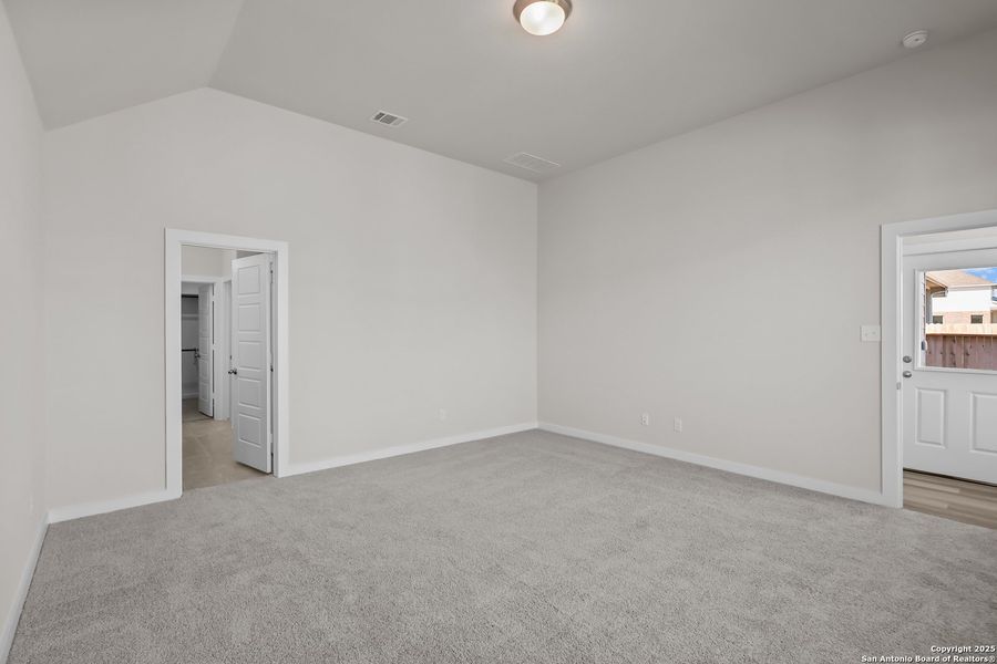 Spacious, unfurnished interior of a new home in Stillwater Ranch 45', San Antonio (Image 26).