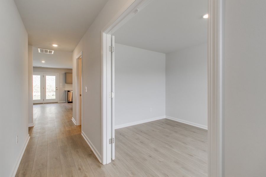 Spacious, unfurnished interior of a new home in Bluefield, Lexington (Image 21).