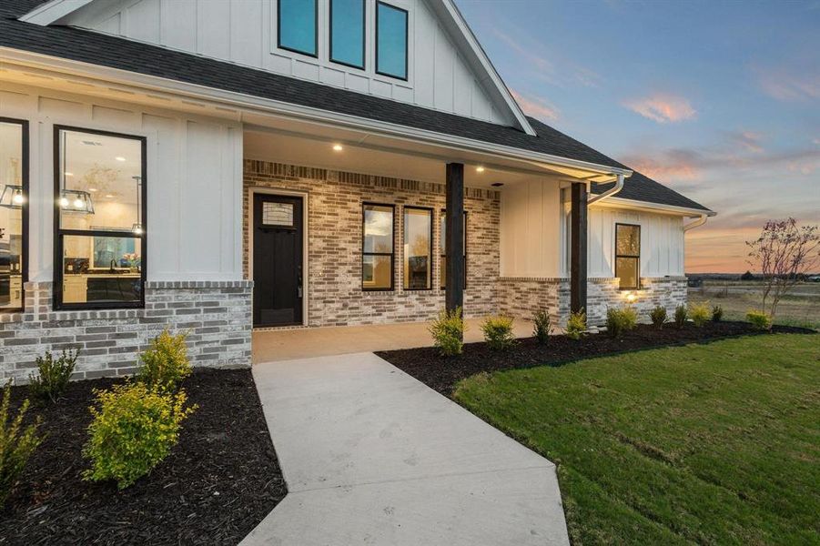 Exterior details and patio area of a home in , Leonard (Image 30).