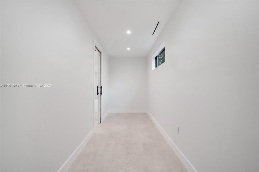 Spacious, unfurnished interior of a new home in , Fort Lauderdale (Image 45).