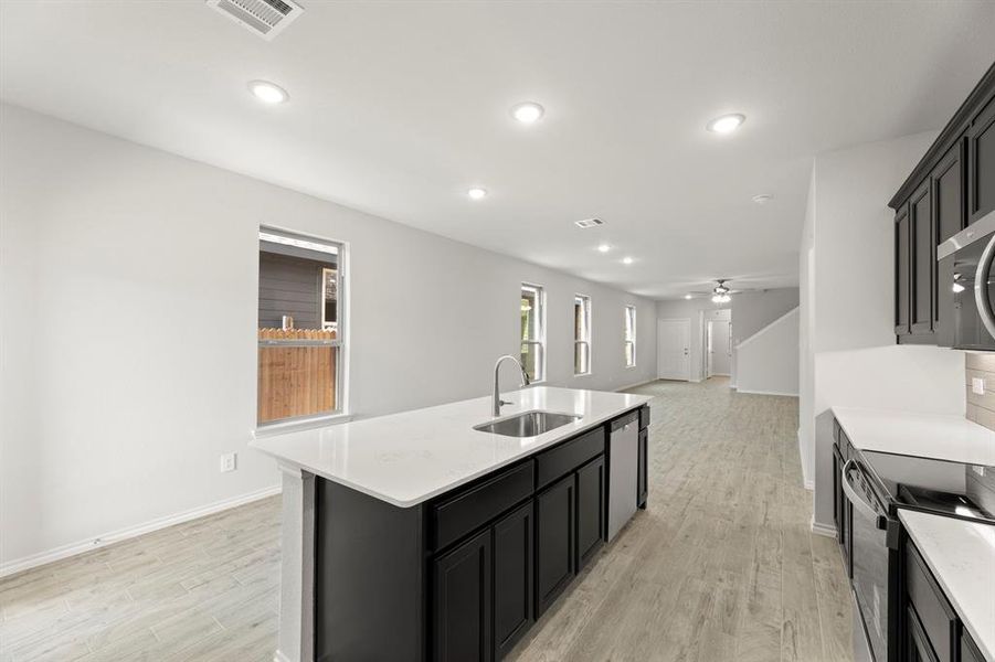 13. 1733 Meadow Crest - Kitchen (3)