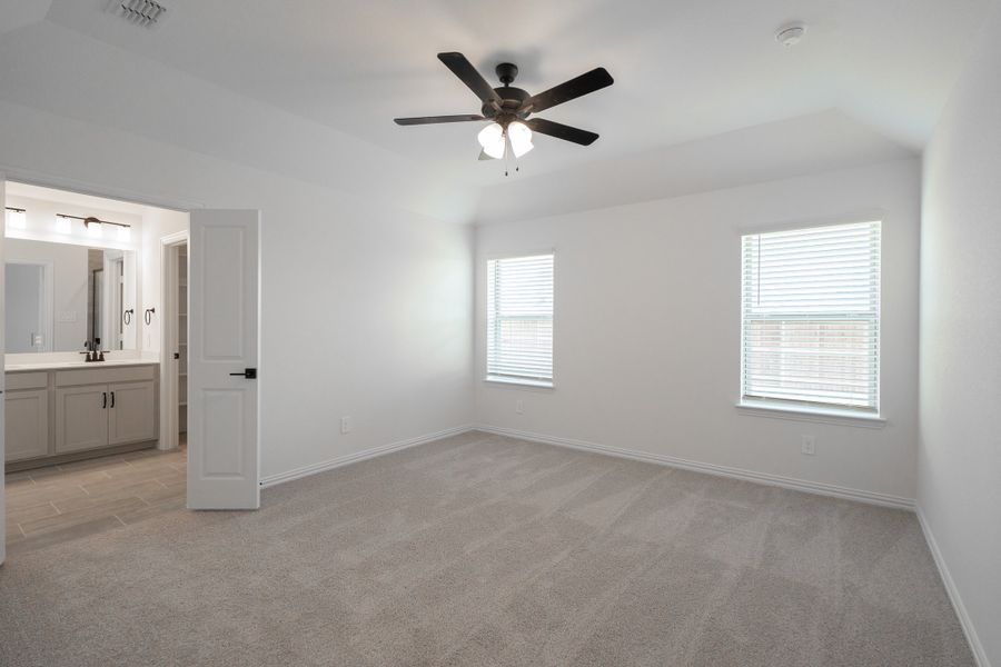 Spacious, unfurnished interior of a new home in Saratoga, Aubrey (Image 15). Spacious, unfurnished interior of a new home in Saratoga, Aubrey (Image 15).