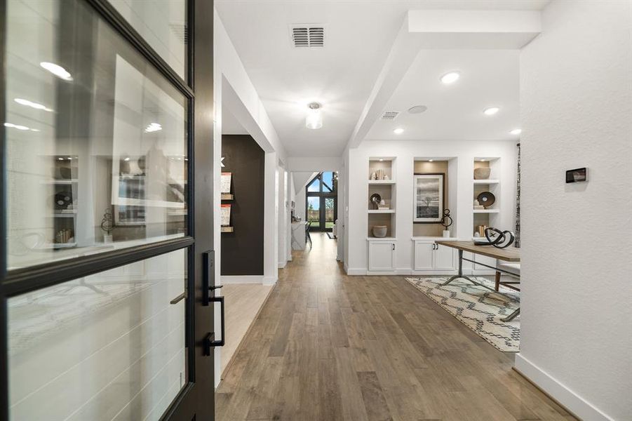 An open entry that creates a welcoming first impression. Adjacent to the entry is a flexible room that can be customized as a private home office or an elegant dining space, offering versatility to suit your needs.