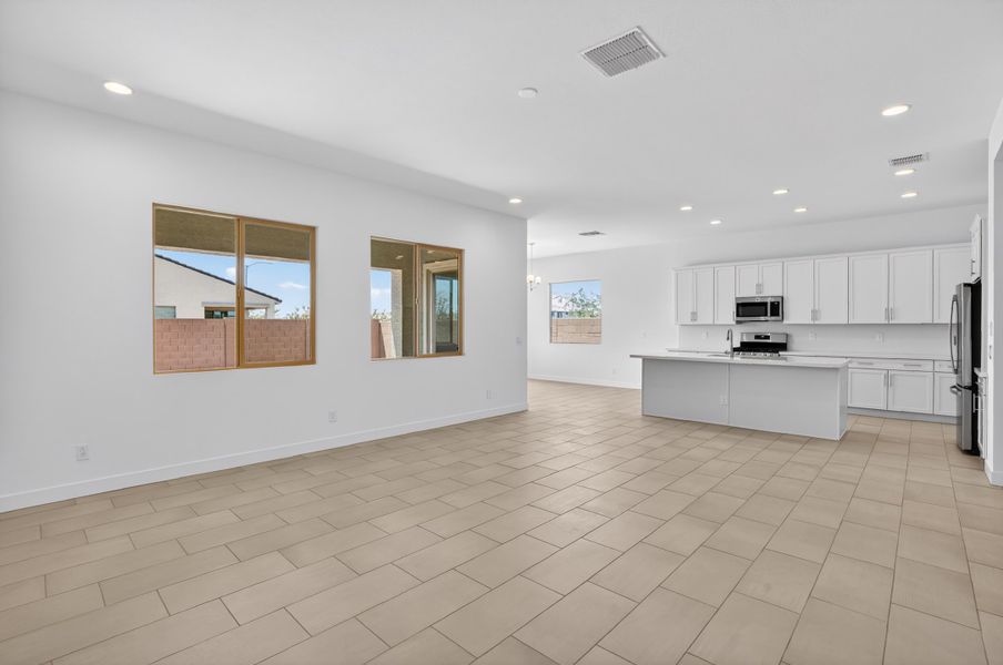 Spacious, unfurnished interior of a new home in Stonehaven, Glendale (Image 23).
