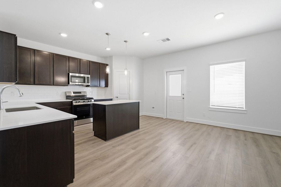 Furnished interior view inside a new home in Sierra Vista, Rosharon (Image 25).