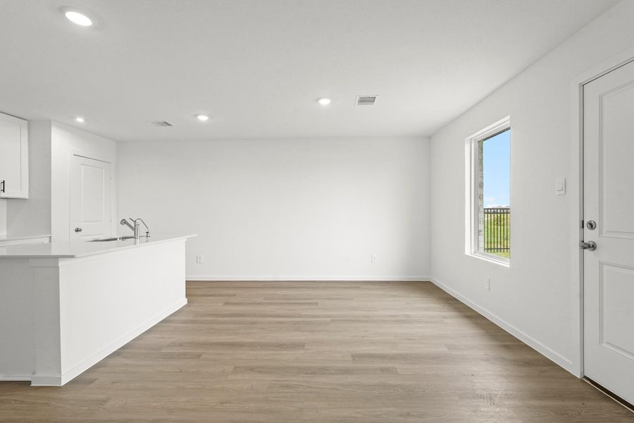Spacious, unfurnished interior of a new home in Sunterra, Katy (Image 19). Spacious, unfurnished interior of a new home in Sunterra, Katy (Image 19).