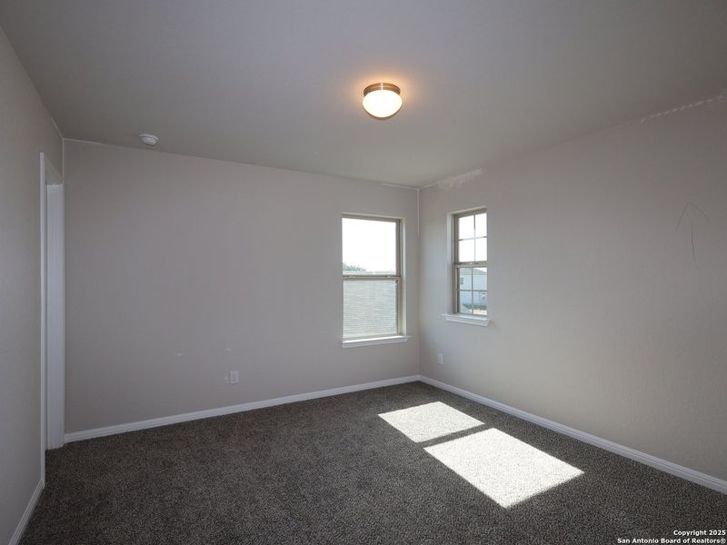 Spacious, unfurnished interior of a new home in Cinco Lakes, San Antonio (Image 16).