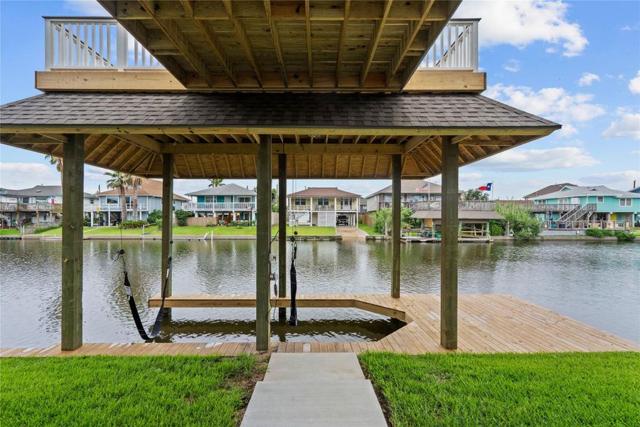 Exterior details and patio area of a home in , Bayou Vista (Image 27).