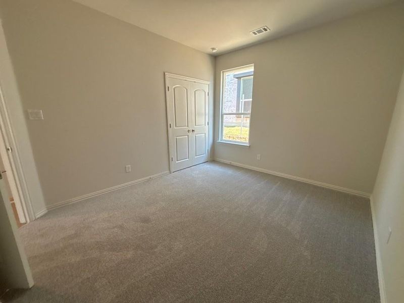 Spacious, unfurnished interior of a new home in Waterford Park, Weatherford (Image 10).