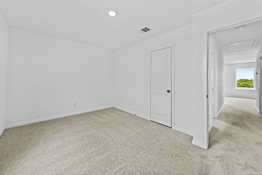 Spacious, unfurnished interior of a new home in Spring Grove, St. Hedwig (Image 22).