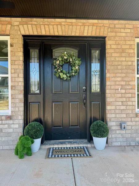 Exterior details and patio area of a home in , Peachland (Image 25).