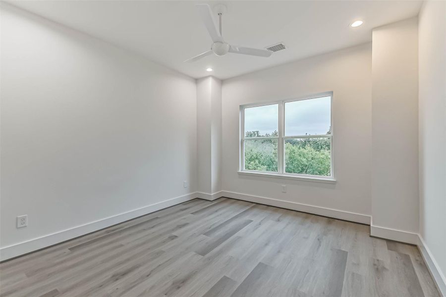 Spacious, unfurnished interior of a new home in , Houston (Image 31).