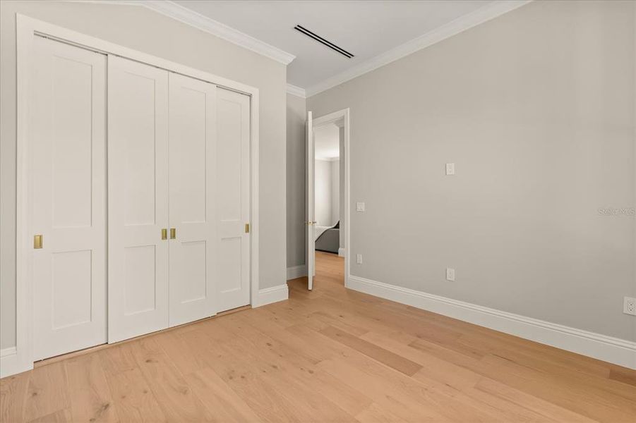 Spacious, unfurnished interior of a new home in , Orlando (Image 21).