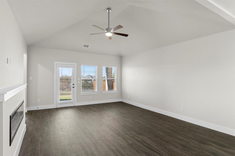 09. 701 Valley Pines - Family 09. 701 Valley Pines - Family