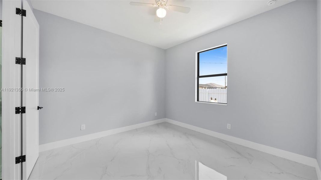 Spacious, unfurnished interior of a new home in , Cape Coral (Image 41).