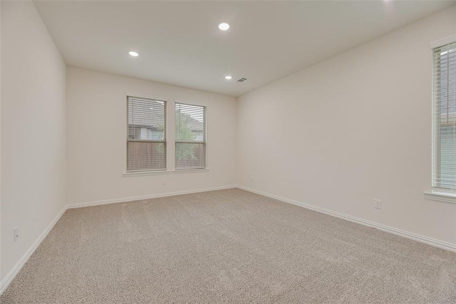 Spacious, unfurnished interior of a new home in Villages of Hurricane Creek, Anna (Image 28).