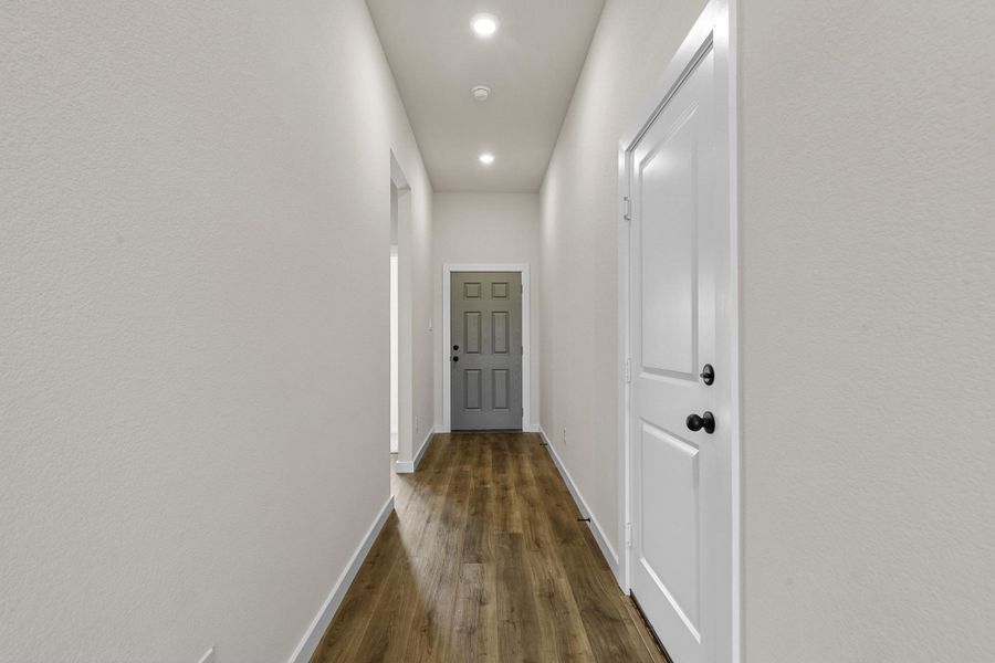 Representative unfurnished interior of a home built from the Essex by Cheldan Homes in Stoneview, Glen Rose (Image 58).